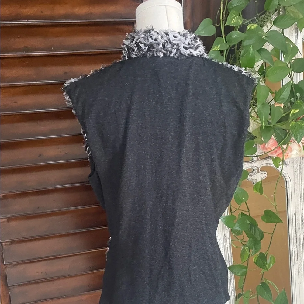 Alberto Makali Black and White Faux Fur Floral Bedazzled Vest Medium Mixed Media